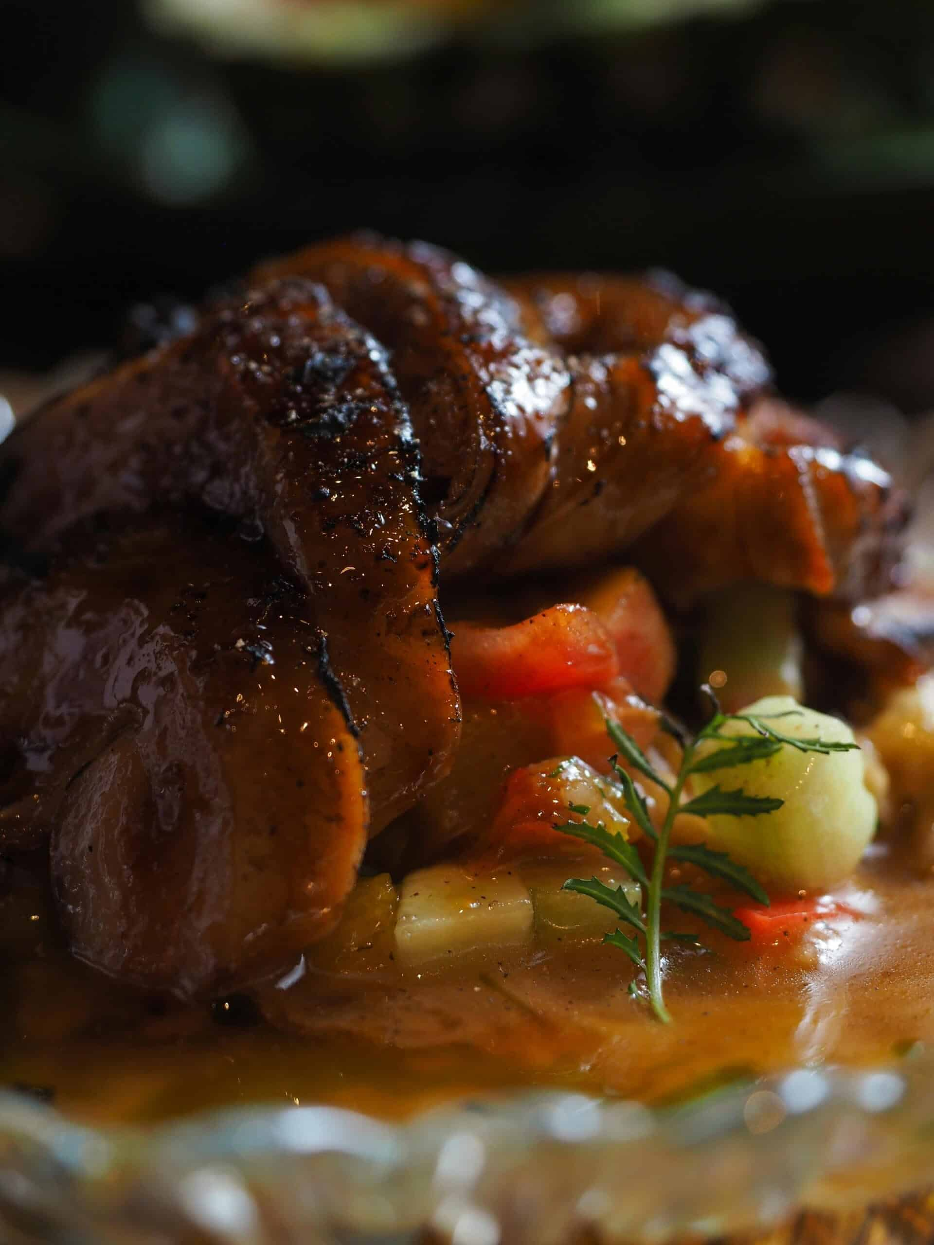 بطة بكين المشوية: تجربة غنية بالنكهات والتقاليد